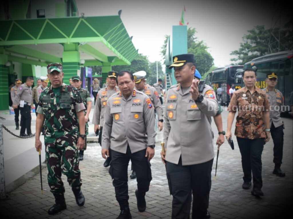 Kapolda Jatim Tinjau Stadion Gelora Delta Sidoarjo Kapolda Jatim saat meninjau Stadion Gelora Delta Sidoarjo