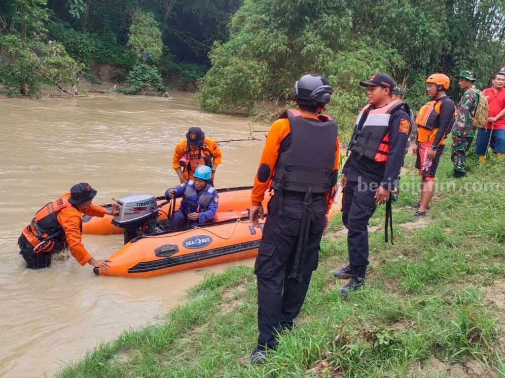 Pencarian Bocah Tenggelam di Bojonegoro, Tim SAR Susur Sungai SAR cari anak tenggelam di bojonegoro