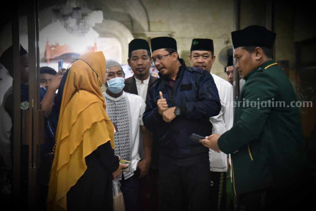Bupati Sidoarjo Minta Dinas Perkim Perbaiki Dua Rumah Warga yang Rusak Gus Muhdlor melihat rumah warga yang rusak di Desa Waru Kec. Waru