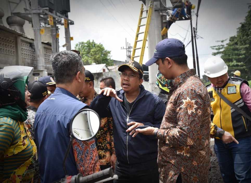 Gus Muhdlor saat sidak di Frontage Road Waru-Aloha