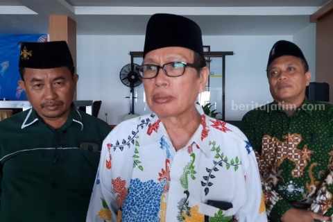 Rais Syuriah PBNU KH. Masdar Farid Mas'udi (putih) dalam Halaqoh Fiqih Siyasah dan Peradaban yang digelar PAC ISNU Paciran, Minggu (19/2/2023).