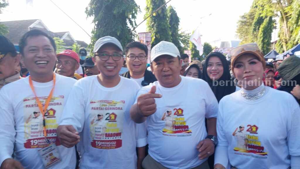 Dari kiri ke kanan: Ahmad Halim, anggota DPR RI Bambang Haryadi, Bupati Jember Hendy Siswanto, Ketua TP PKK Jember Kasih Fajarini