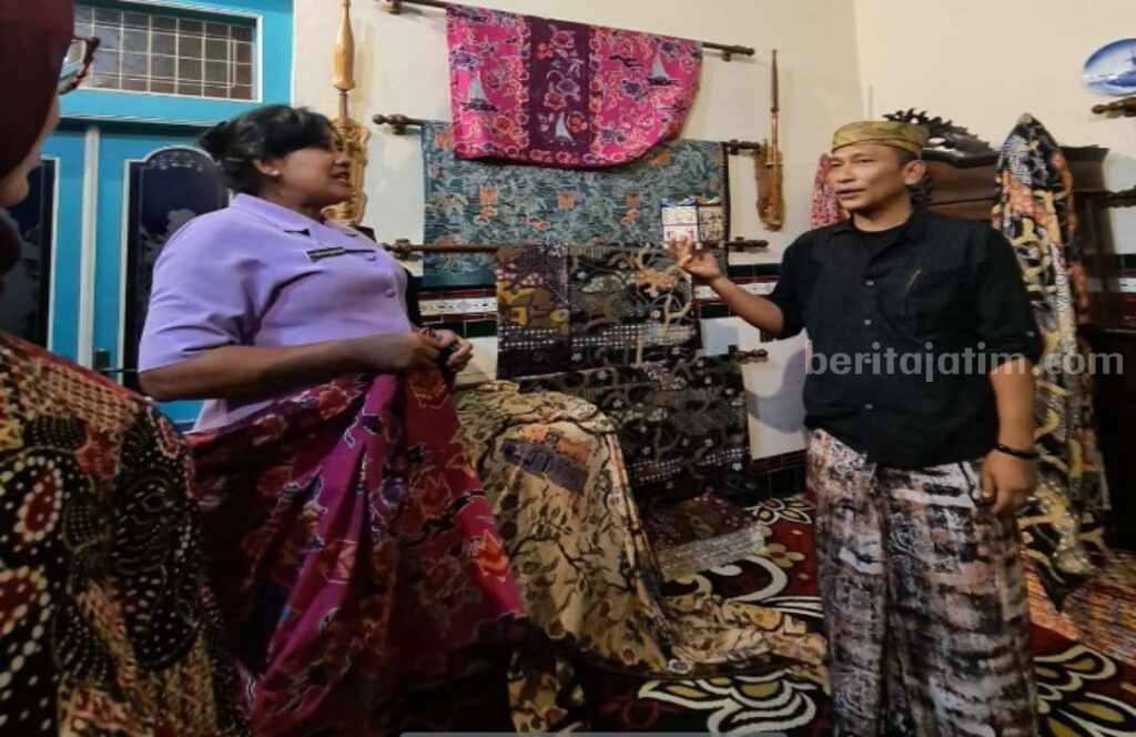 Istri Panglima TNI Vero Yudo Margono Terpikat Batik Sisik Bandeng Gresik Gresik