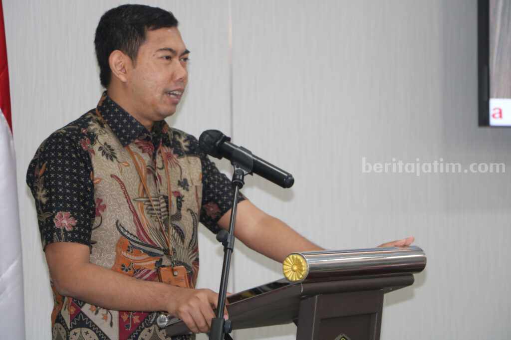 Dekan FH UNEJ Bayu Dwi Anggono memaparkan pengalaman mengikuti proses FH sebagai unit layanan WBK