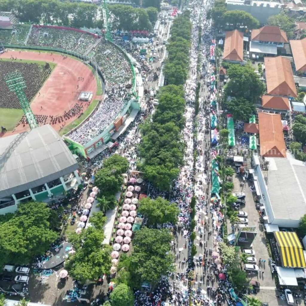 Ini Kata Wasekjen PBNU Soal Kehadiran Muhaimin Foto udara jutaan nahdliyin di acara Puncak Resepsi Satu Abad NU yang viral di berbagai medsos