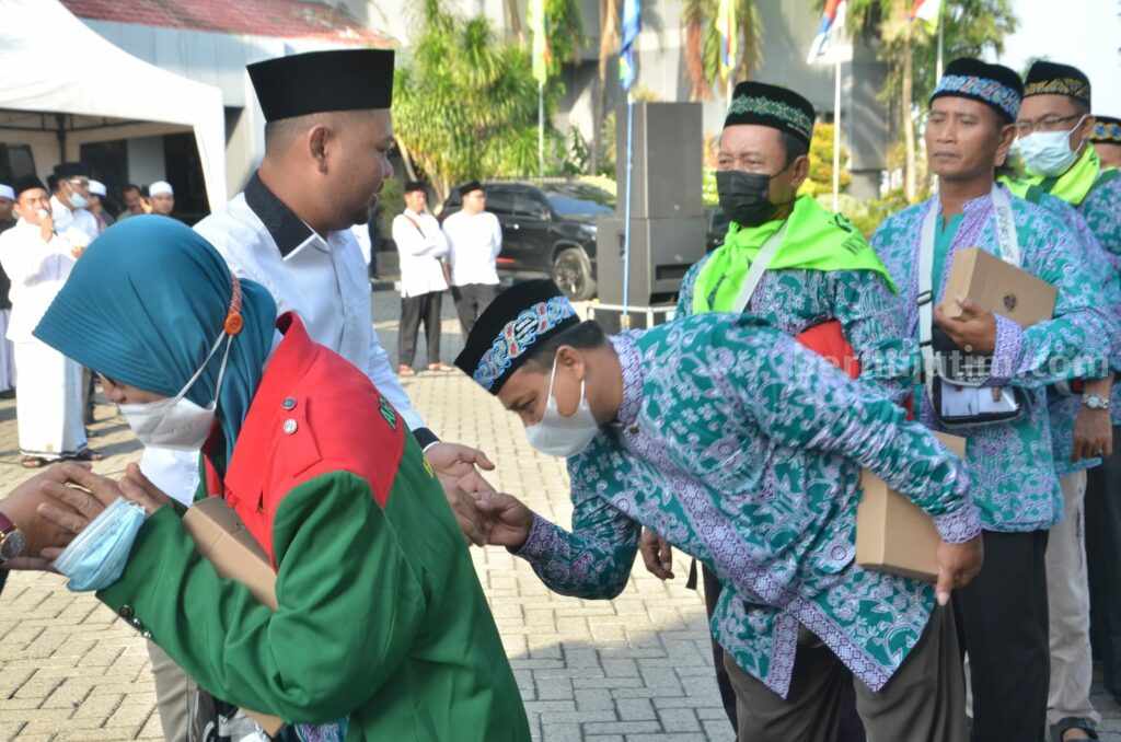 Foto dokumentasi jamaah haji asal Kabupaten Gresik saat berangkat ke tanah suci