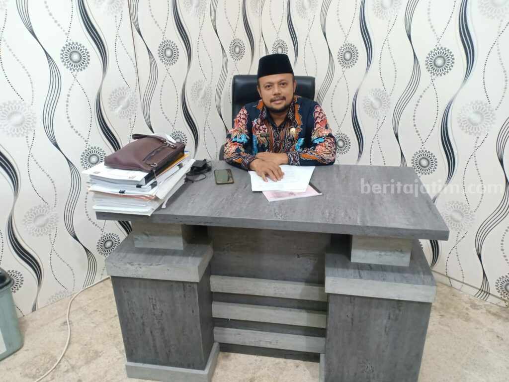 Komisioner KPU Sumenep, Rofiqi (foto: Temmy/ beritajatim.com)