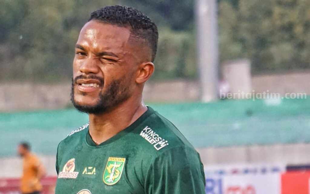 Aji Santoso Pertimbangkan Turunkan Paulo Victor Lawan Bali United Paulo Victor, Striker Asing Persebaya Surabaya asal Brasil