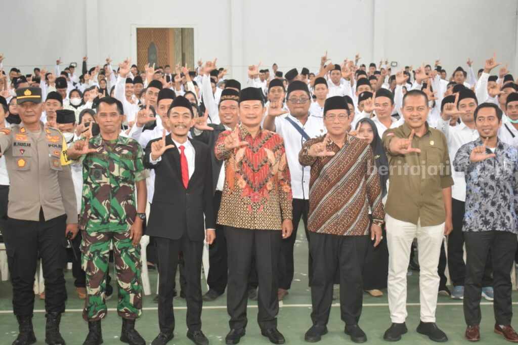 474 Panwaslu Kelurahan/Desa Dilantik, Ketua Bawaslu Lamongan: Garda Terdepan Pengawasan Pemilu 2024 Pelantikan dan Pengambilan Sumpah Panwaslu Kelurahan/Desa, di Gor Disdik Lamongan Minggu (5/2/2023).