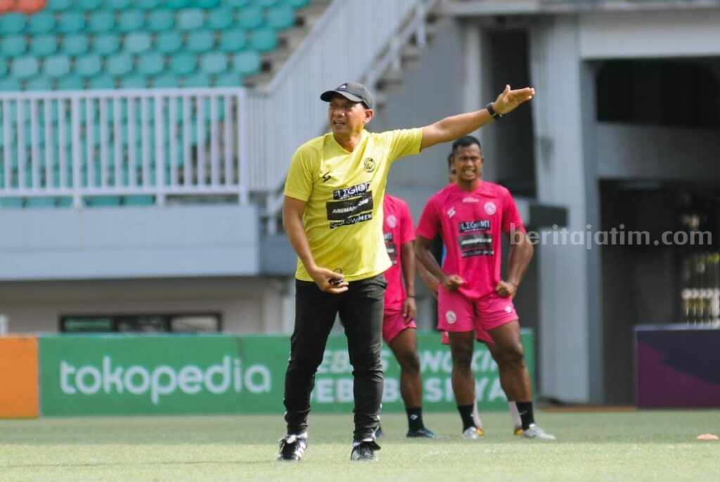 Arema FC Resmi Daftarkan I Putu Gede Sebagai Pelatih Pengganti Roca