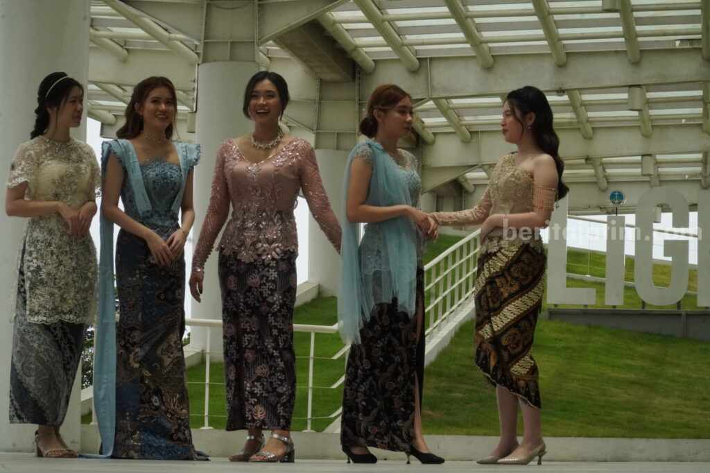 Begini Cara Mahasiswa UK Petra Surabaya Ekspresikan Kasih Sayang Ibu uk petra surabaya