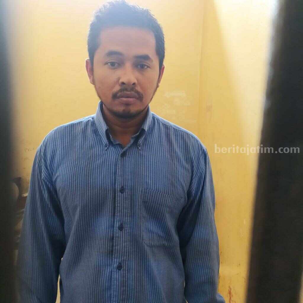 M. Miftakhul Khoiri (37), warga Desa Sekapuk, Kecamatan Ujungpangkah, Gresik usai diamankan