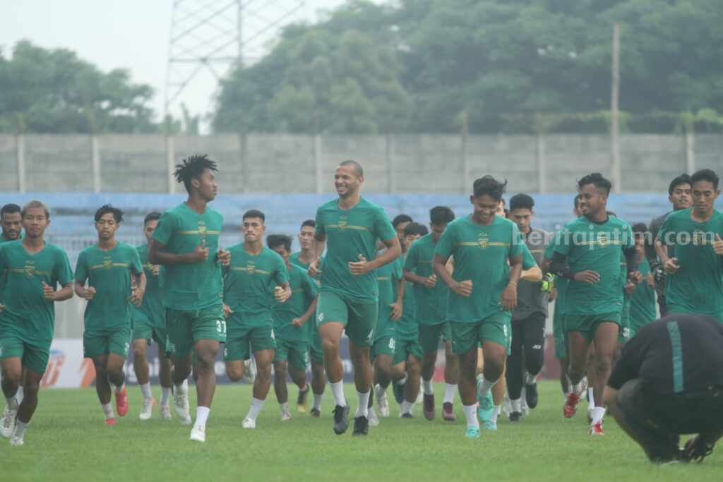 Aji Santoso Bakal Terjunkan Paulo Victor Lawan PSS Sleman Latihan Persebaya