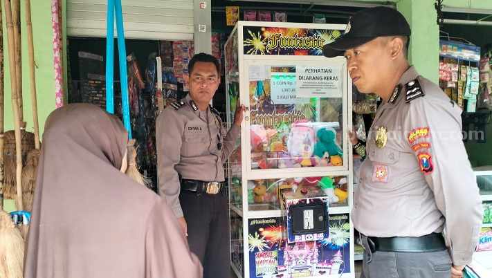Polres Sumenep Sisir Permainan Boneka Capit