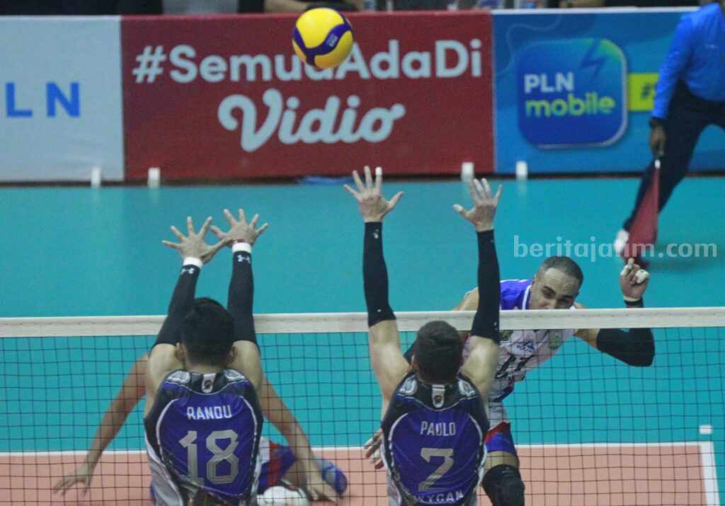 Disaksikan SBY, LavAni Menang dan Pimpin Klasemen Proliga Laga Jakarta LaVani vs Surabaya BIN Samator di Gor Ken Arok Malang. (Ist)