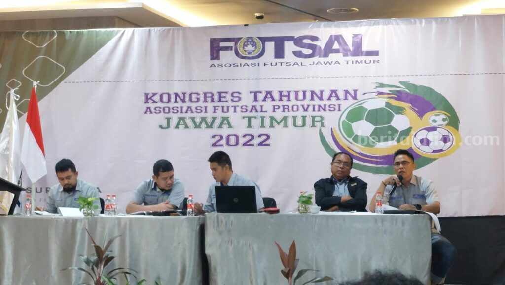 Kongres Tahunan, AFP Jatim Target Medali Emas di PON 2024 Sisi kiri ke kanan : Yarif P Exco bid kompetisi, Dimas Bagus ketua AFP Jatim, Dadik Hasdiansyah Wakil Sekretaris, Haris Tofli Exco AFP Jatim, Munir Exco AFP Jatim