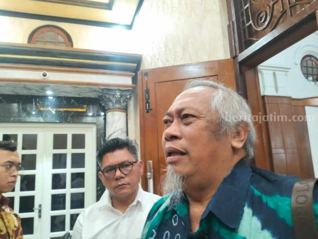 Ahli Psikolog UGM Ungkap Penyebab Tragedi Kanjuruhan Ahli Psikologi Universitas Gadjah Mada (UGM) Profesor Kuncoro MbSC. PhD ketika menerangkan penyebab tragedi Kanjuruhan.