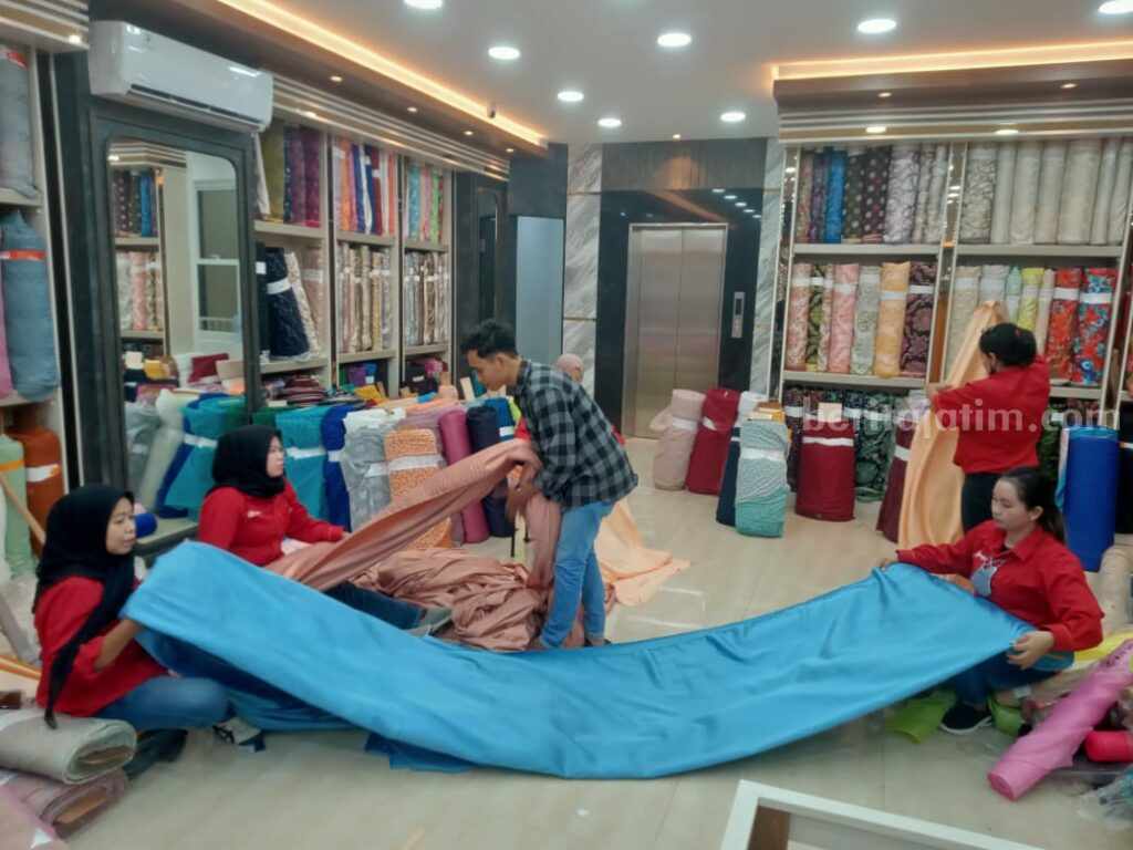 Penjualan kain di Surabaya meningkat pasca pandemi Covid-19