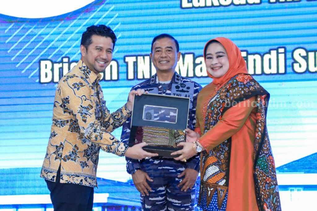Pisah Sambut Gubernur AAL, Emil Dardak: Surabaya City of Navy