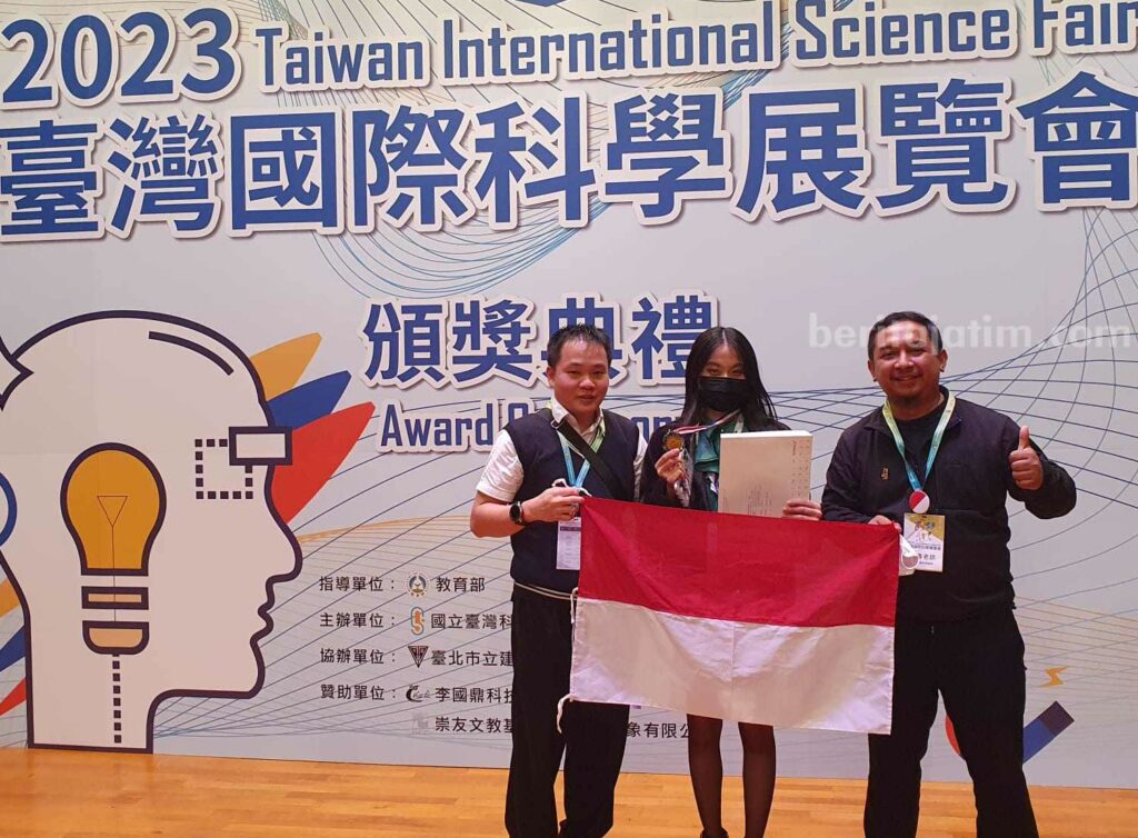 Keren! Siswa SMAN 5 Surabaya Juara Kompetisi Sains Internasional di Taiwan Foto Beritajatim