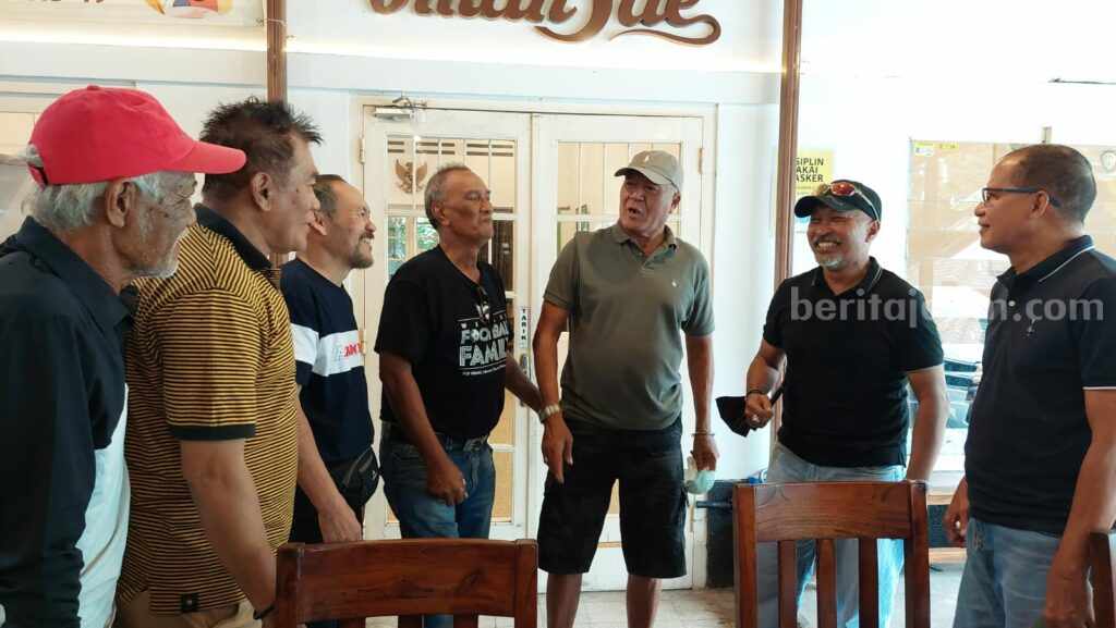 Ini Harapan Rudi Keltjes ke Ketum PSSI yang Baru Rudi Keltjes bersama para mantan pemain timnas Indonesia era 90 an di Surabaya