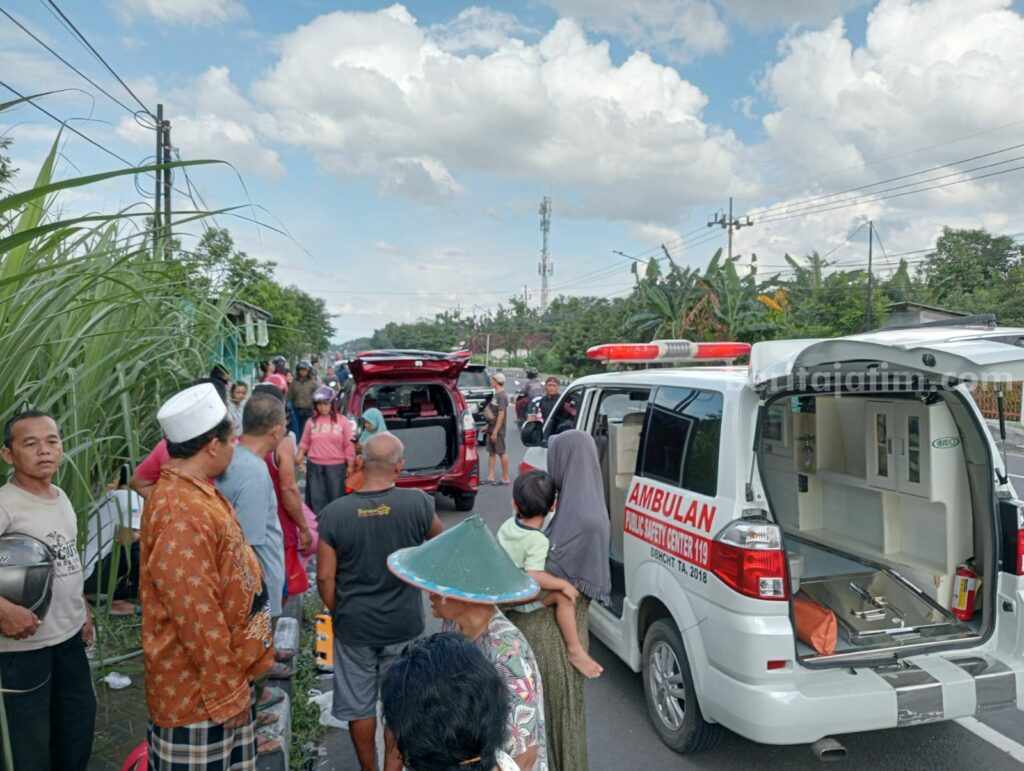 Vario Tabrak Avanza Parkir di Magetan, 2 Sejoli Luka-luka kecelakaan magetan