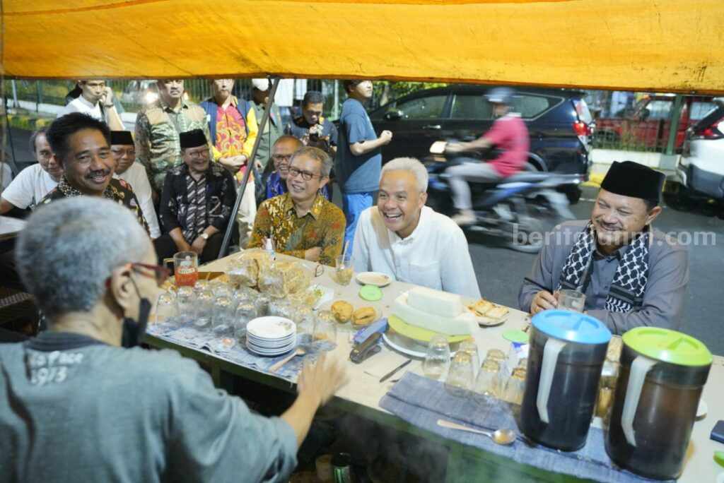 Ganjar Pranowo Cangkruk Bareng Wali Kota Madiun Maidi di Warung Pak Sus ganjar pranowo