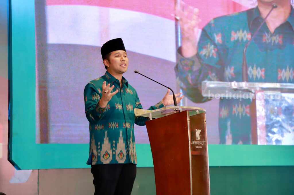 Pelantikan Himpunan Pengusaha Nahdliyin Jatim, Emil Dardak Singgung Keberpihakan emil dardak