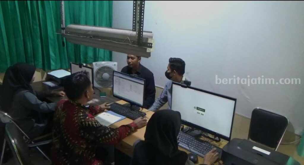 Kantor Kementrian Agama (Kemenag) Bangkalan (Foto: Zamachsari/beritajatim.com)