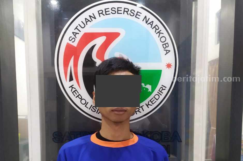 Gambleh saat diamankan Satres Narkoba Polres Kediri