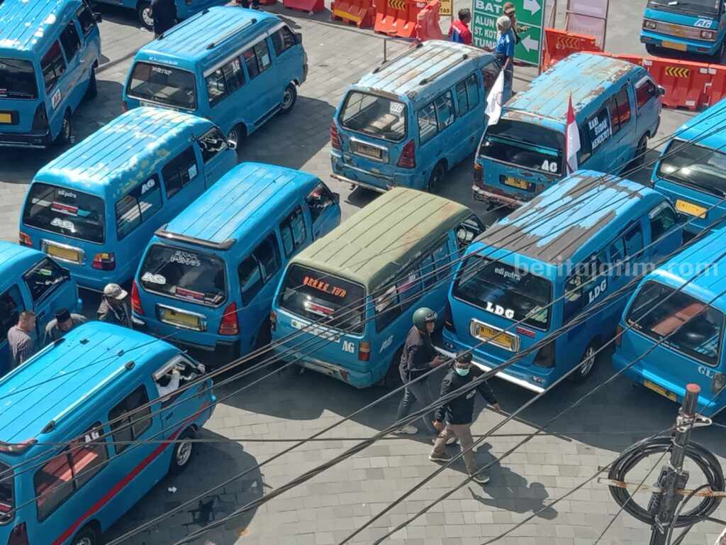 Pemkot Malang Siapkan Subsidi Rp 6 M untuk Sopir Terdampak Satu Arah Kayutangan Demo sopir angkot di Kayutangan Heritage.