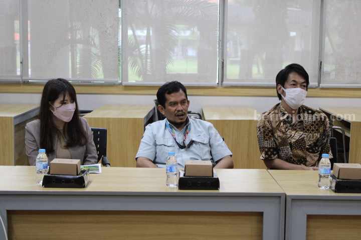 Gandeng Panasonic, ITS Surabaya Pasang PJU Hemat Energi Rombongan dari PT Panasonic Gobel Life Solutions Manufacturing berkunjung ke ITS Surabaya