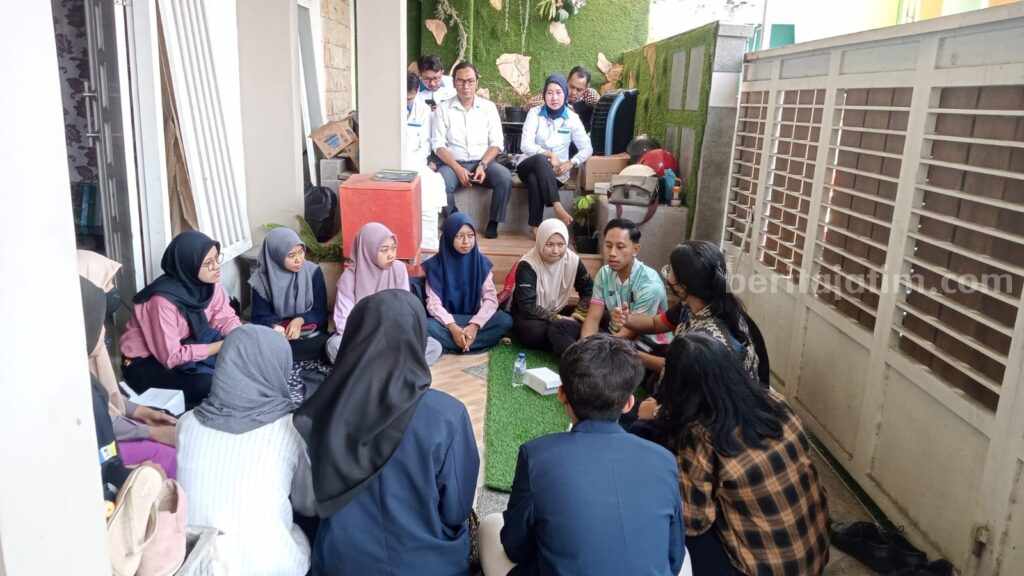 Mahasiswa Malaysia dan Unesa Kolaborasi Kuatkan Moderasi Beragama di Sekolah Surabaya mahasiswa unesa