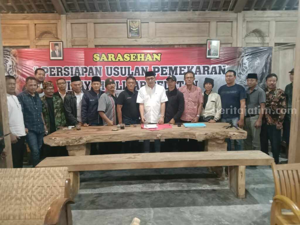 Tokoh Blitar Selatan Anggap Wabup Gagal Paham Seserahan persiapan usulan pemekaran wilayah Blitar Selatan oleh sejumlah tokoh