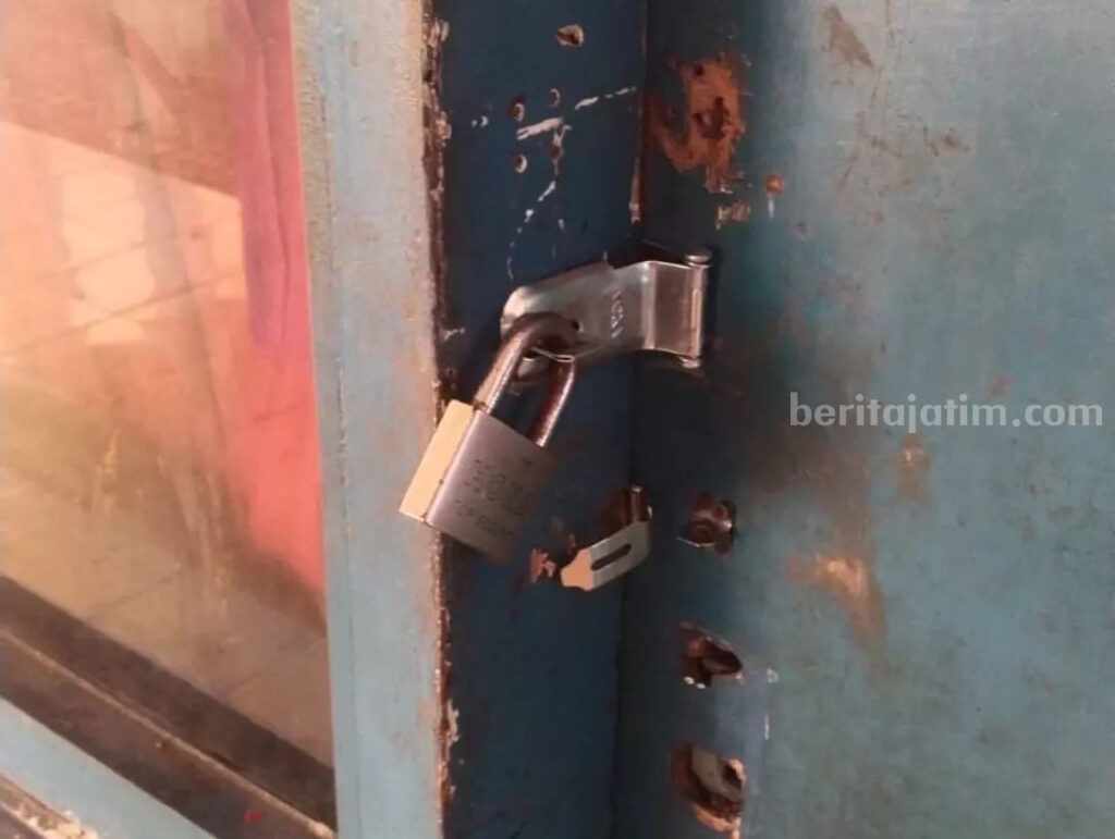 Kantor sekretariat LPM Acta Surya Digembok