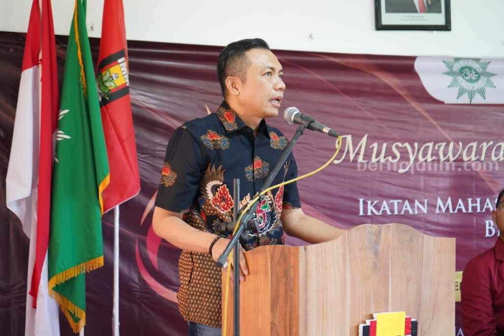 Wabup Blitar: Pemekaran Blitar Selatan Hanya Kampanye Saja Wabup Blitar Rahmat Santoso tanggapi isu pemekaran wilayah Blitar Selatan