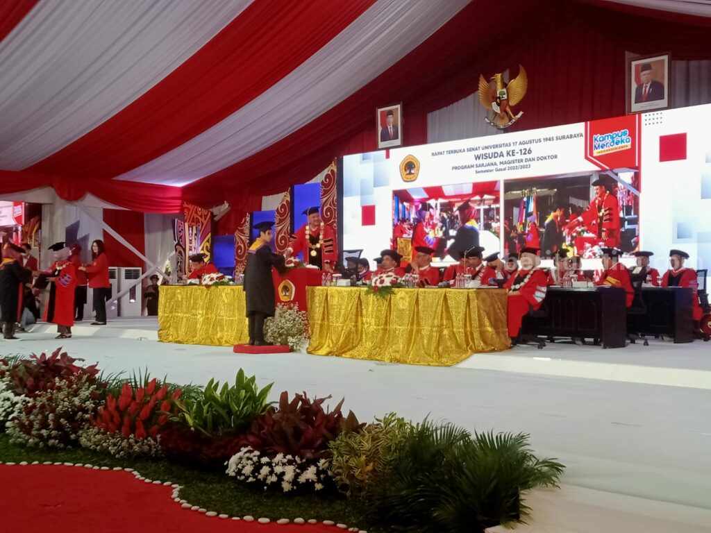 Wisuda Untag