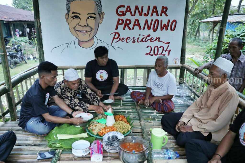 GMC Jatim Bangun Posko Rakyat dan Mural Relawan Ganjar Milenial Center (GMC) Jawa Timur,