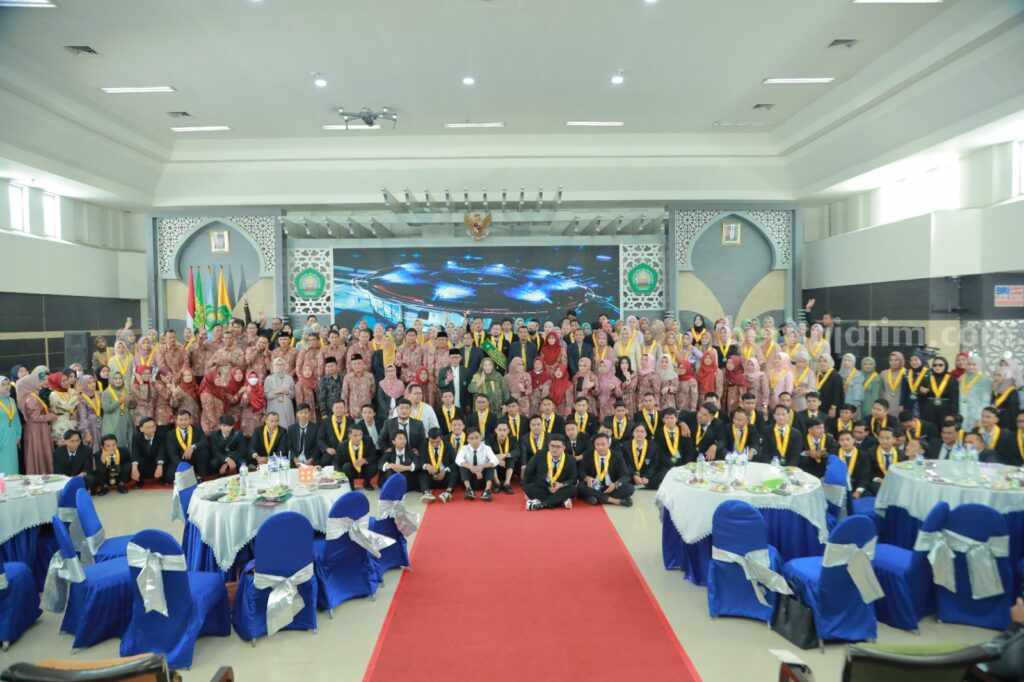 208 Wisudawan FEB Unisma Siap Berkontribusi dan Bersaing