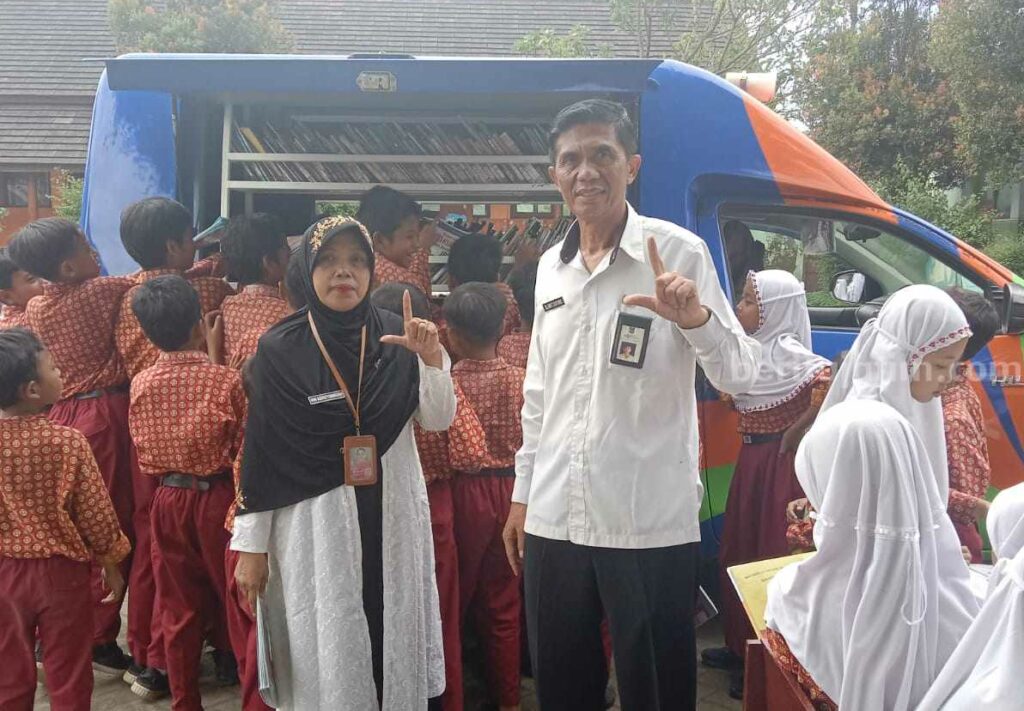 Keliling Sekolah, Mobil Perpustakaan di Malang Tingkatkan Literasi Belajar Siswa Kepala Bidang (Kabid) Pengembangan Perpustakaan, Dinas Perpustakaan dan Kearsipan (Disperpusip) Kabupaten Malang, Slamet Suyono, Minggu (26/2/2023).