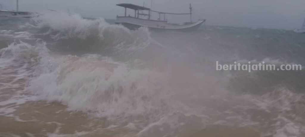 3 Minggu Tak Ada Kapal, Pulau Masalembu Sumenep Krisis Sembako Cuaca buruk di Masalembu Sumenep.