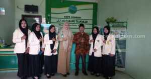 PLKBI EBIS IAI Al-Khairat Pamekasan Sasar 86 Titik Lembaga Bisnis Prosesi pengantaran mahasiswa Program PLKBI Fakultas EBIS IAI Al-Khairat Pamekasan, di salah satu kantor Lembaga Keuangan dan Bisnis di Pamekasan, Rabu (1/2/2023).