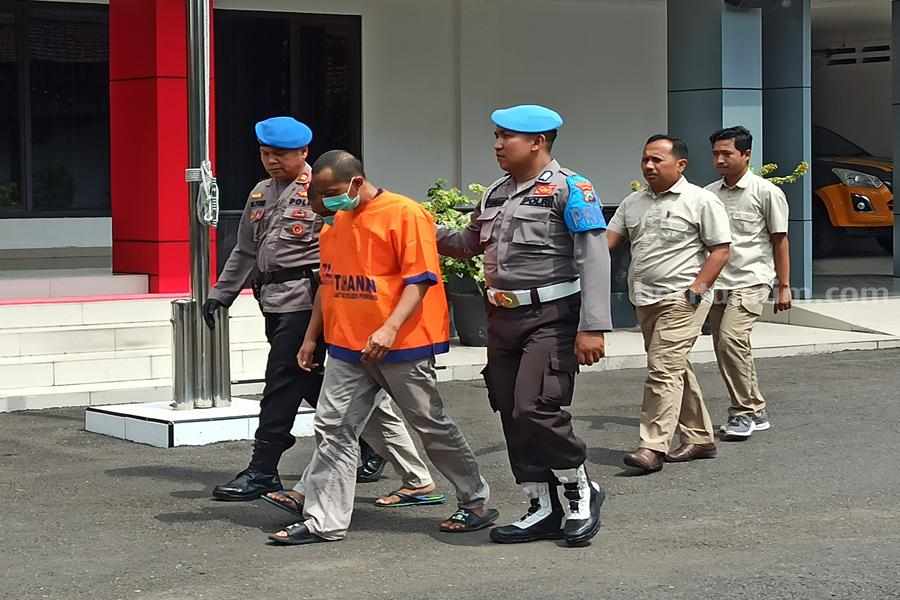 Curi Celana Dalam