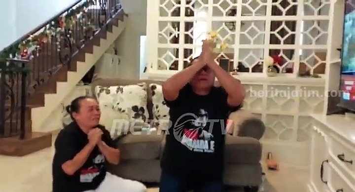 Tangkapan layar video orang tua Richard Eliezer mendengar vonis Hakim. (Twitter @Metro_TV)