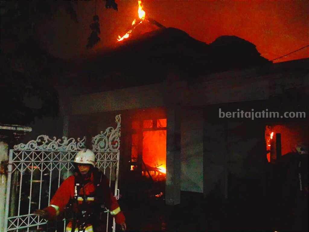 Rumah di Gunung Anyar Surabaya yang ludes terbakar. (Foto/ist)