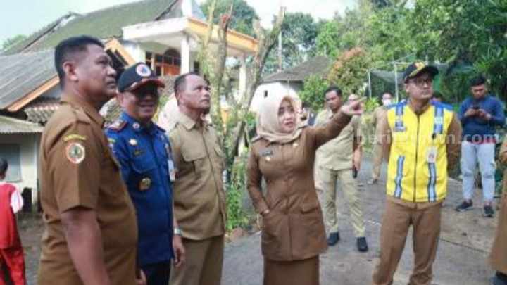 Warga Terdampak Longsor di Pacet Mojokerto Dapat Bantuan longsor pacet