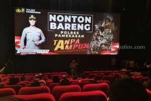 Ini Cara Kapolres Pamekasan Gugah Semangat Personil Suasana nobar Film 'Tanpa Ampun' yang digagas Kapolres Pamekasan, AKBP Satria Permana, di Bioskop KCM Jl Raya Nyalaran, Pamekasan, Selasa (21/2023).