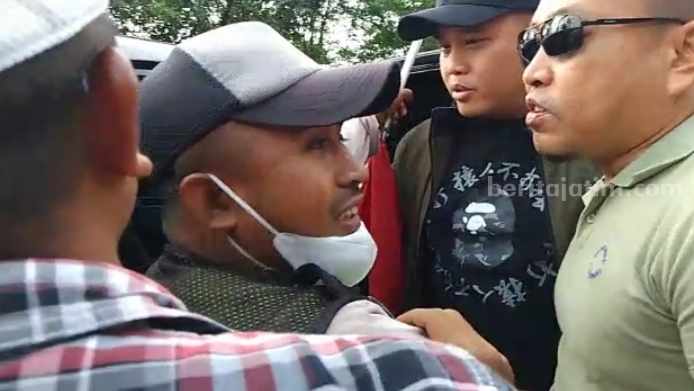Terpidana Zulkifli Rahman (22) saat diamankan Tim Gabungan di Jalan Raya Desa Kenanten, Kecamatan Puri, Kabupaten Mojokerto. [Foto : ist]