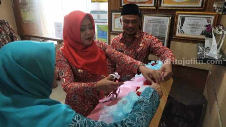 Bupati Ikfina Fahmawati meresmikan secara langsung empat inovasi baru Kecamatan Dlanggu, Kabupaten Mojokerto. [Foto : ist]