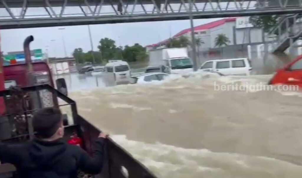 Sepenggal potongan video banjir yang sempat beredar